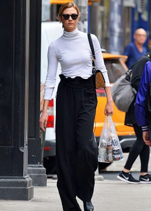 Karlie Kloss on Some Fresh Pressed Juices in NYC